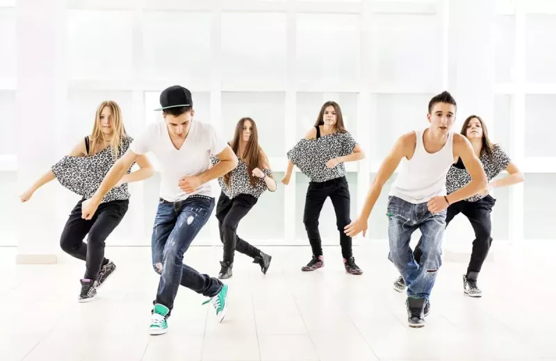 HIP HOP DANCE CLASS (GREENS)