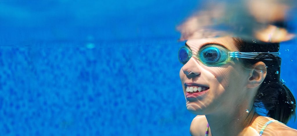 swimming goggles - pursueit