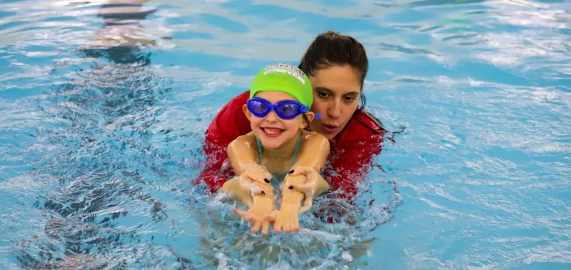 1-ON-1 SWIMMING LESSONS
